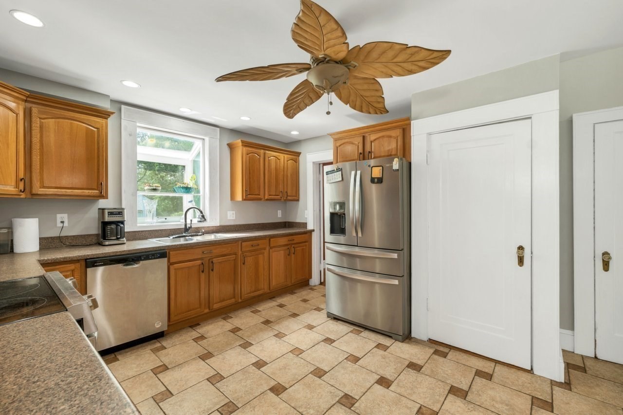3 Forest St Property Photo 6