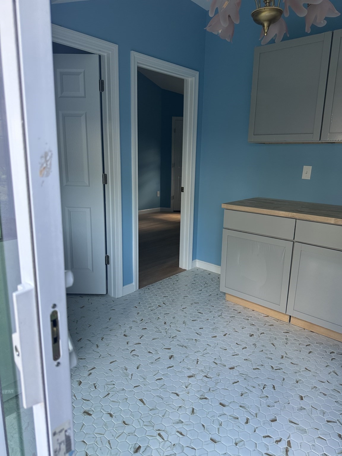 25 Ruth Rd # B Property Photo 5