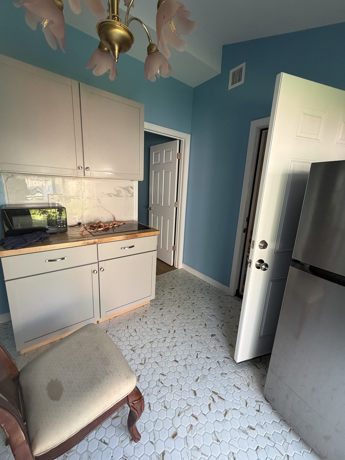 25 Ruth Rd # B Property Photo 11