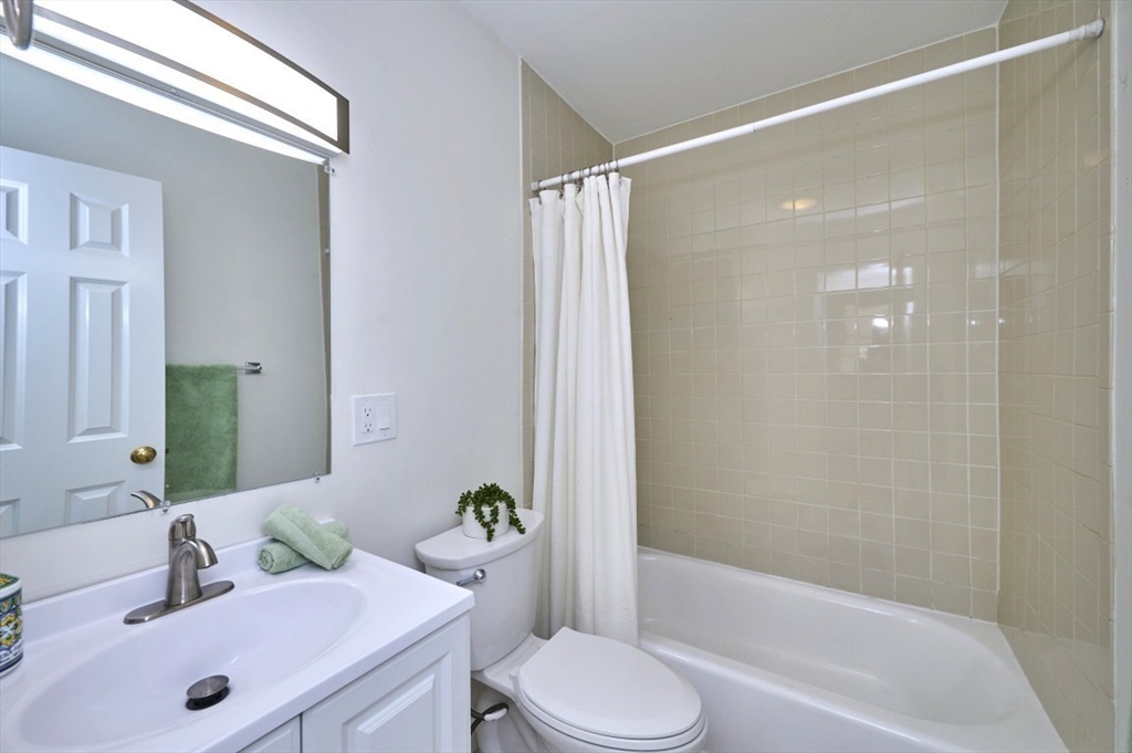 363 Cardinal Medeiros Ave # 363 Property Photo 10