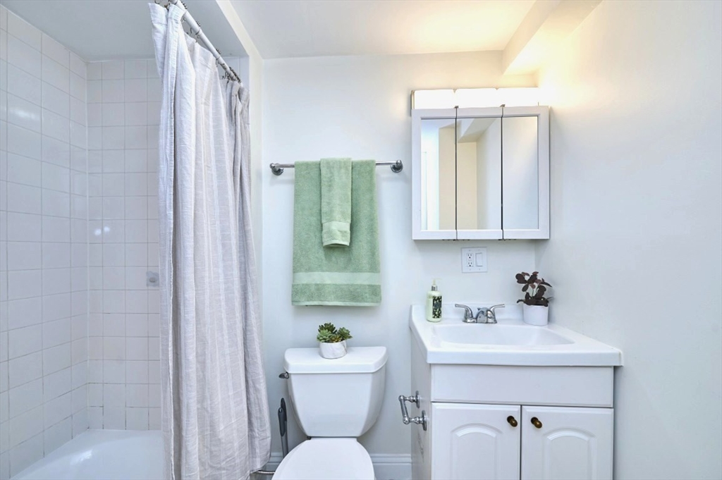 363 Cardinal Medeiros Ave # 363 Property Photo 13
