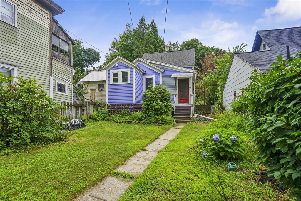 138 4th St Property Photo 1
