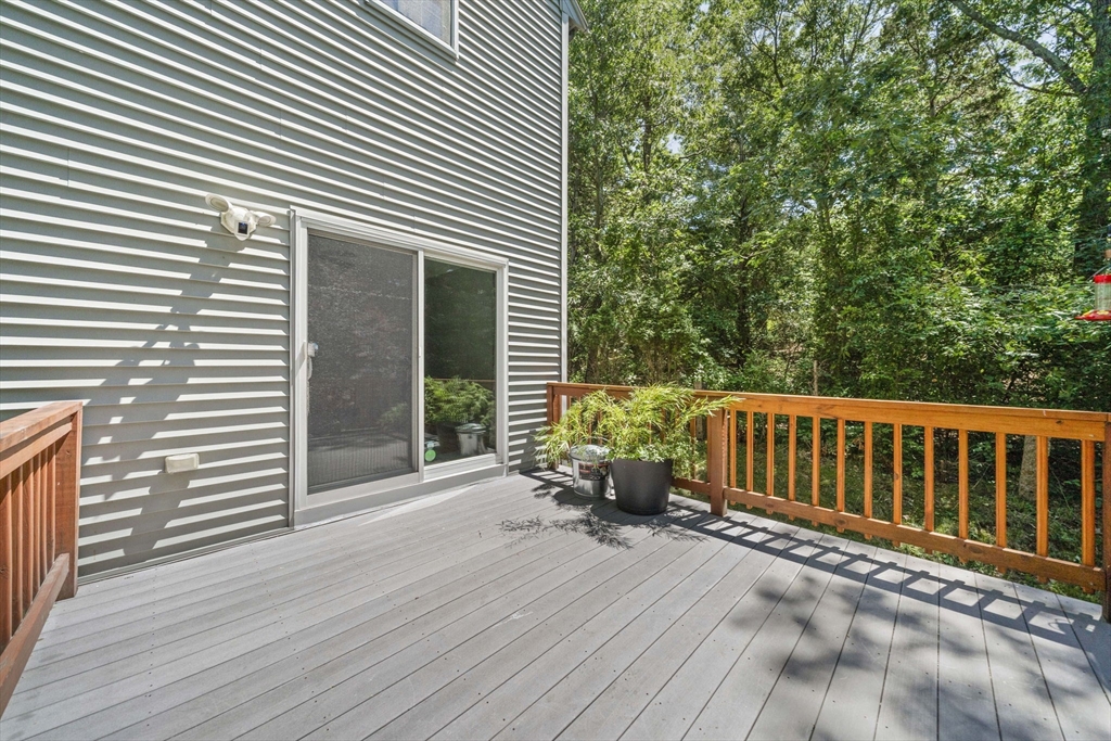 615 Front St Property Photo 34