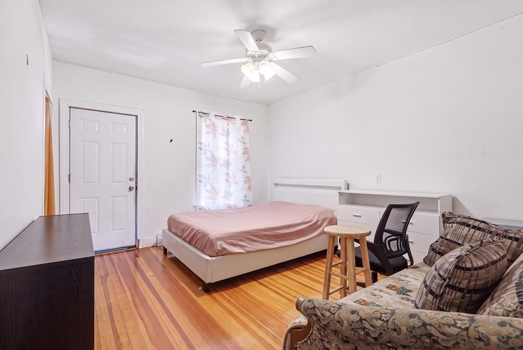 259 Chelsea St Property Photo 4
