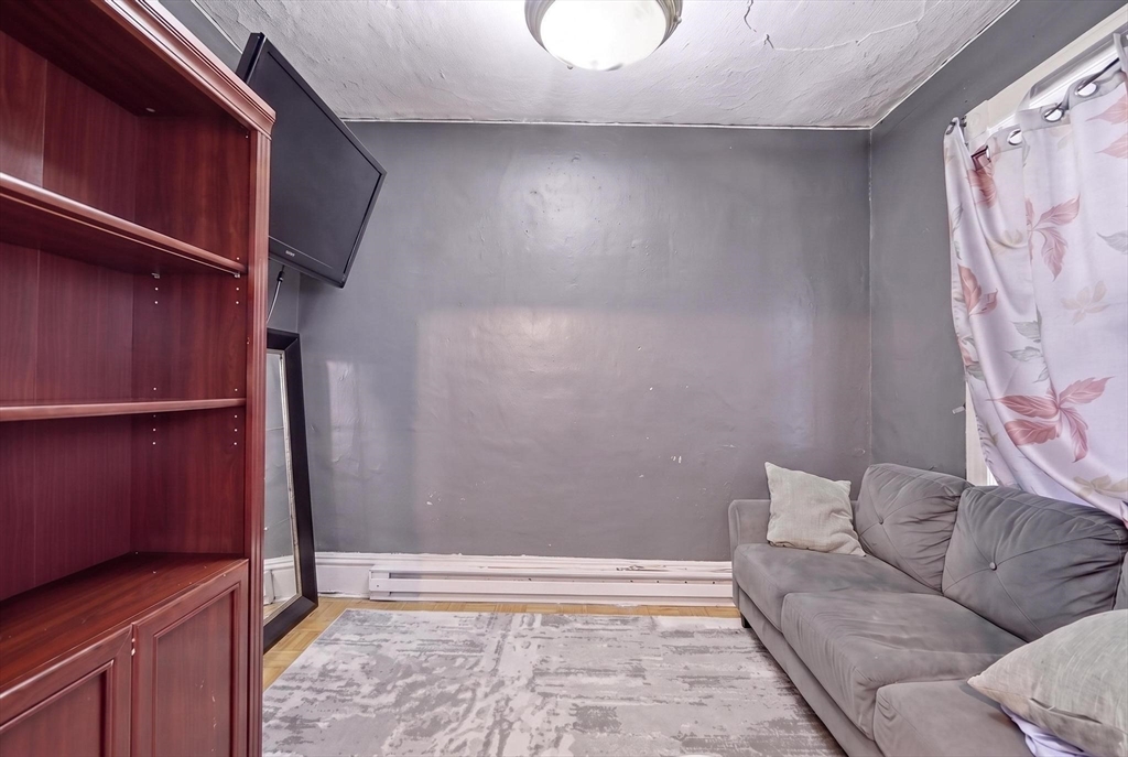 259 Chelsea St Property Photo 14