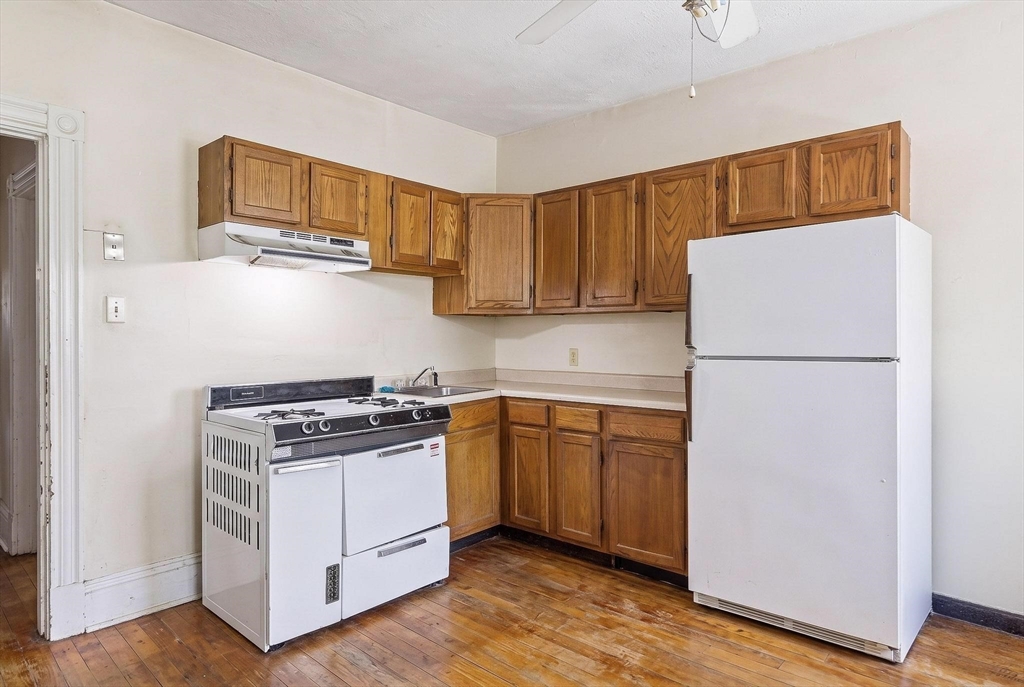 259 Chelsea St Property Photo 16