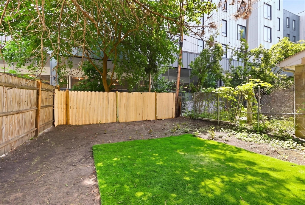 259 Chelsea St Property Photo 23