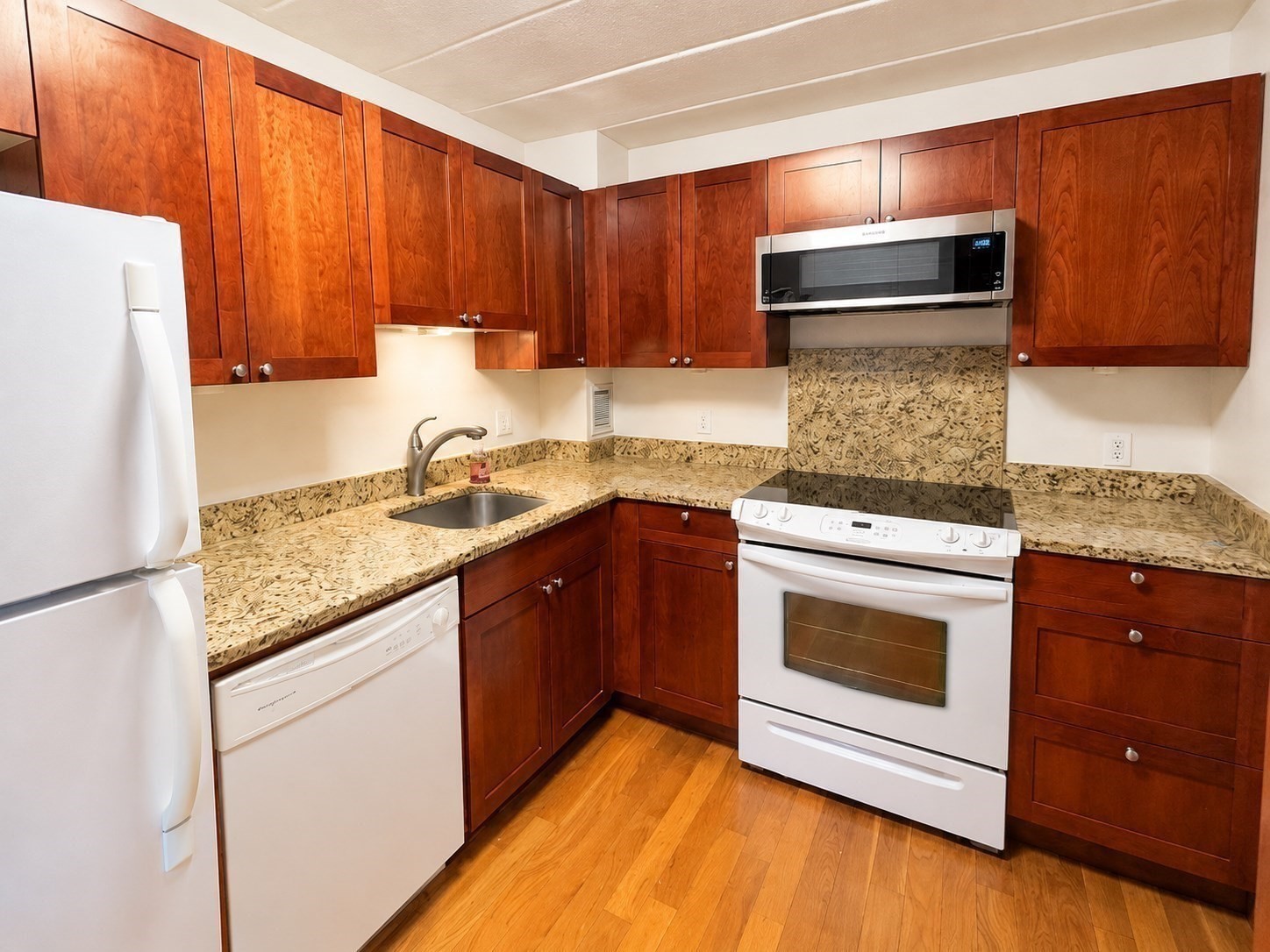 345 Harvard St # 3b Property Photo 10