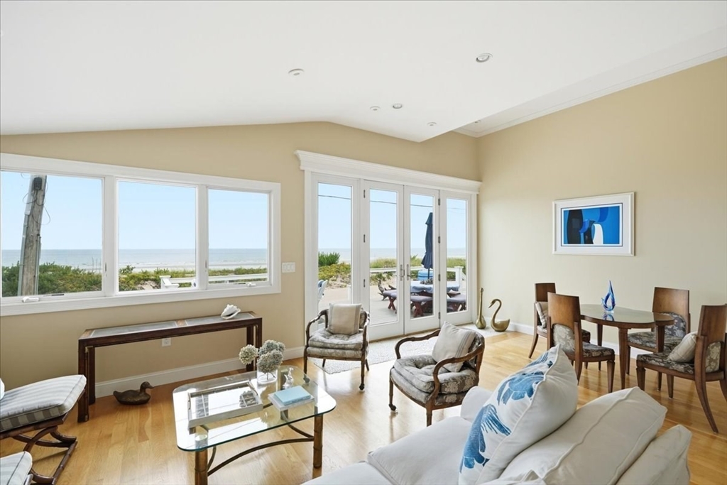 163 Beach Ave Property Photo 4