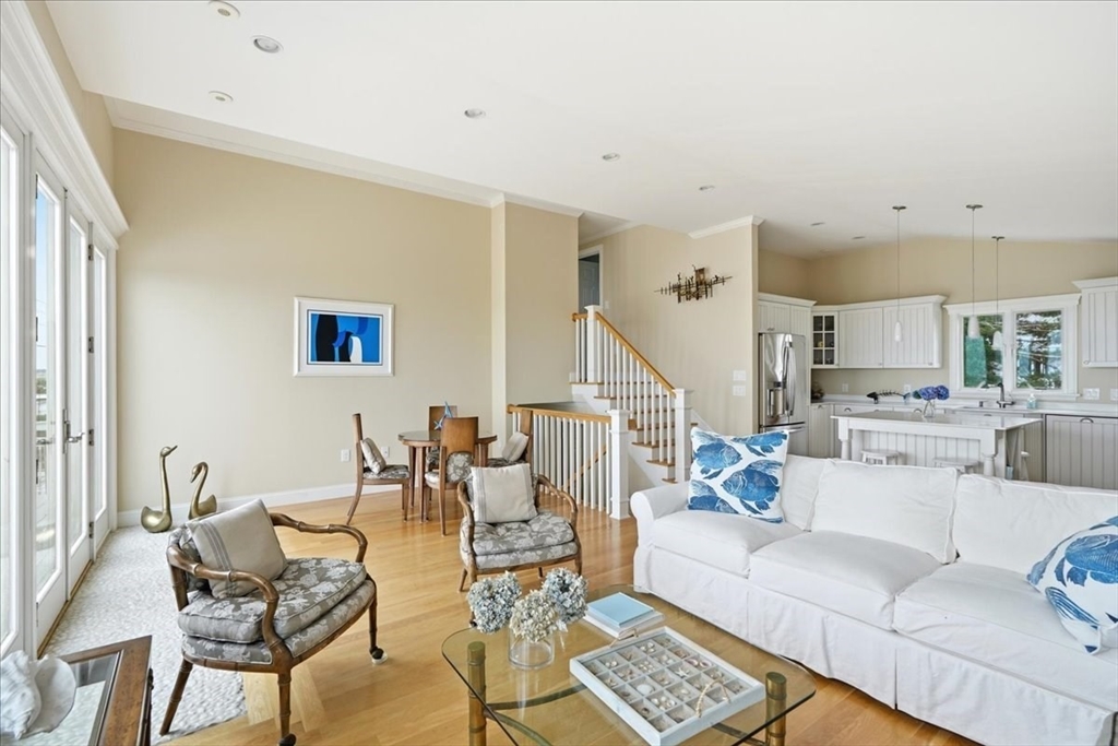 163 Beach Ave Property Photo 5