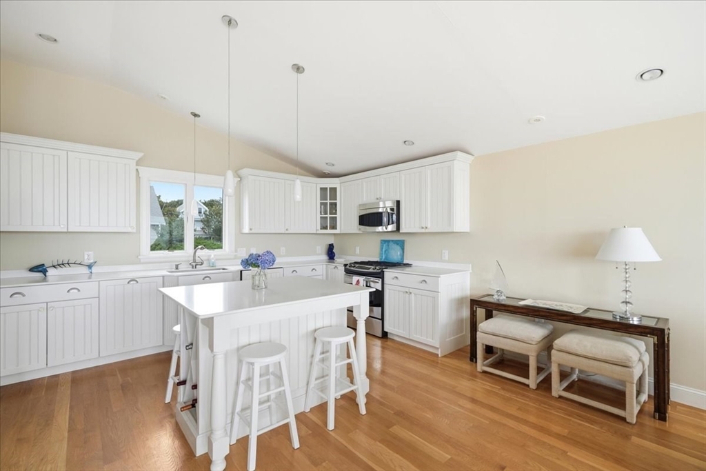 163 Beach Ave Property Photo 7