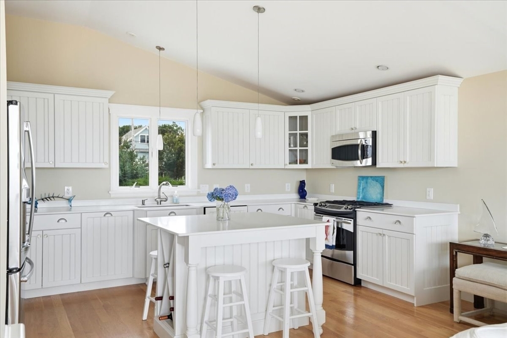 163 Beach Ave Property Photo 8