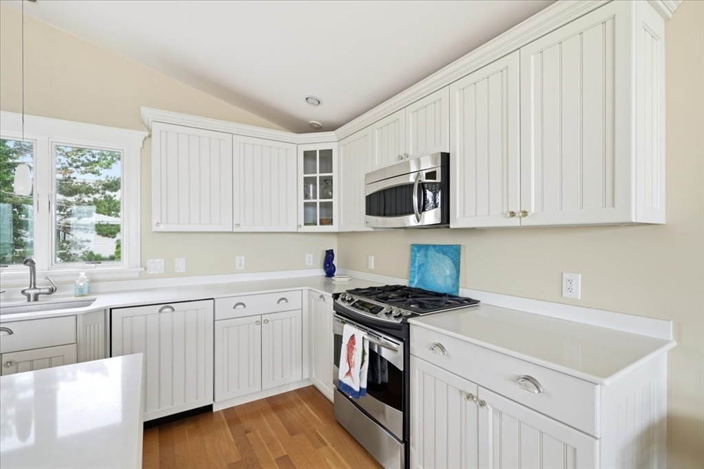 163 Beach Ave Property Photo 10