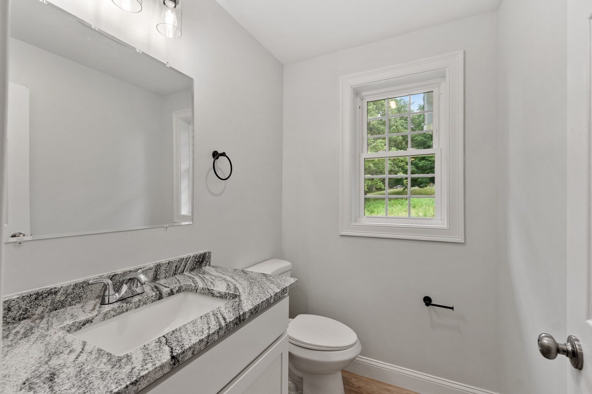 72 Cottage Ln Property Photo 8