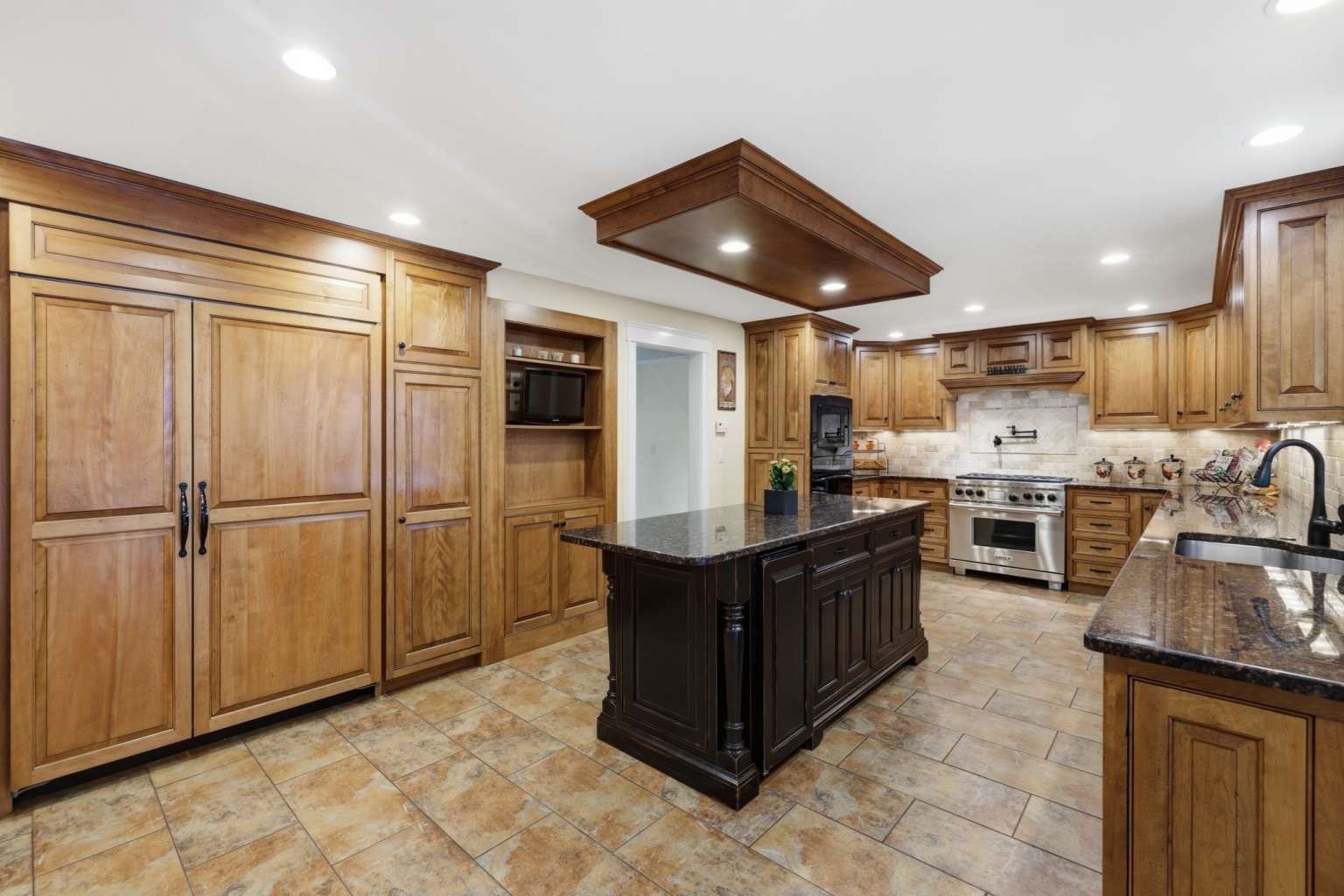 236 Bridle Path Property Photo 5