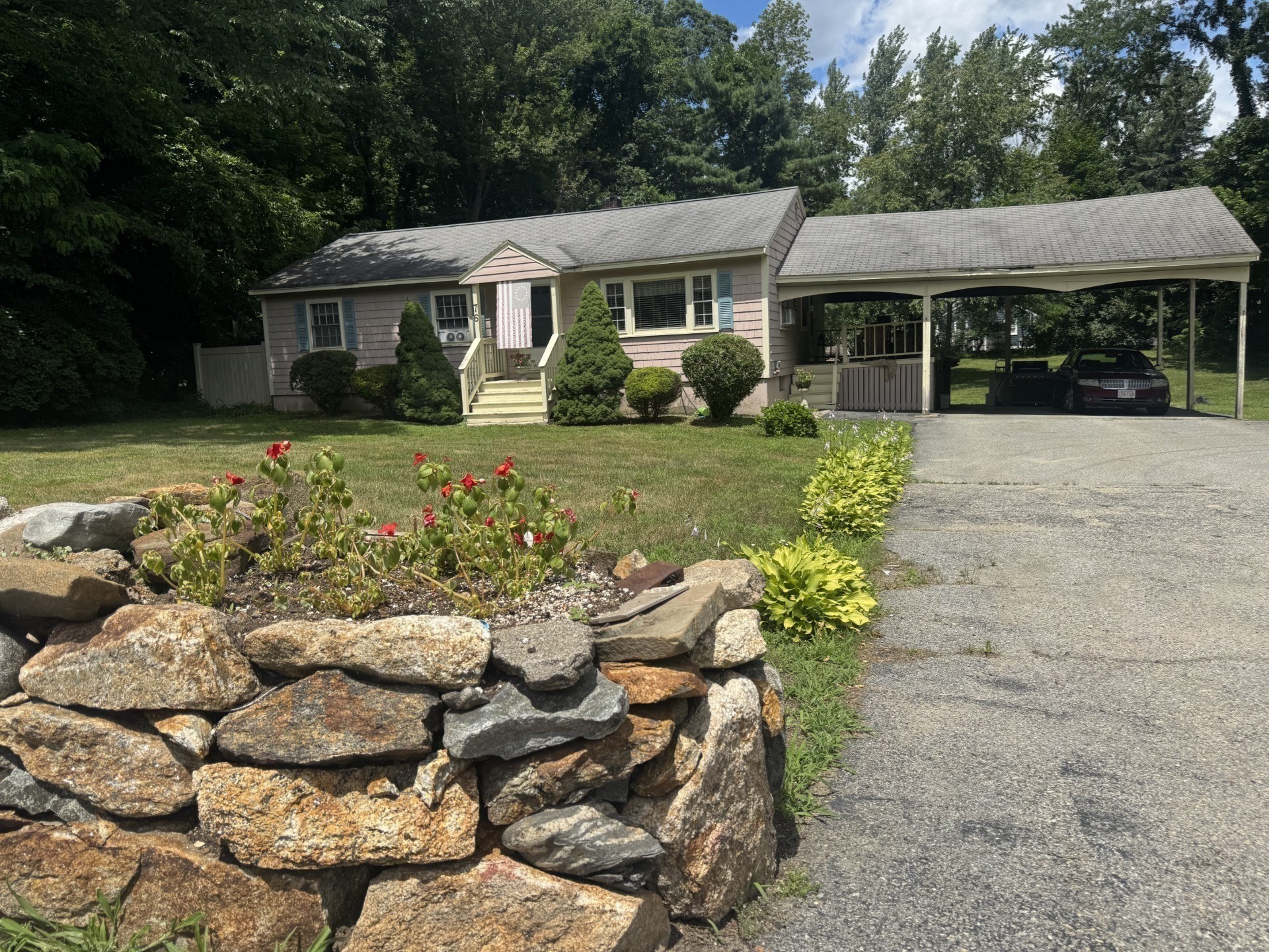 76 Andover Rd Property Photo 3