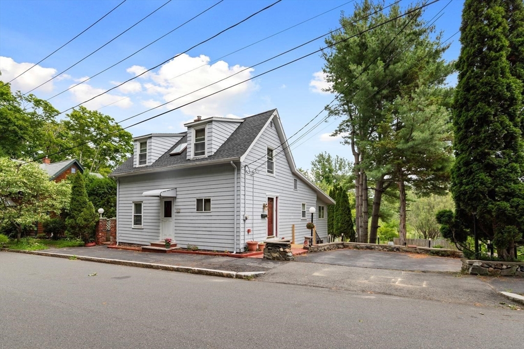 48 Valley St Property Photo 1