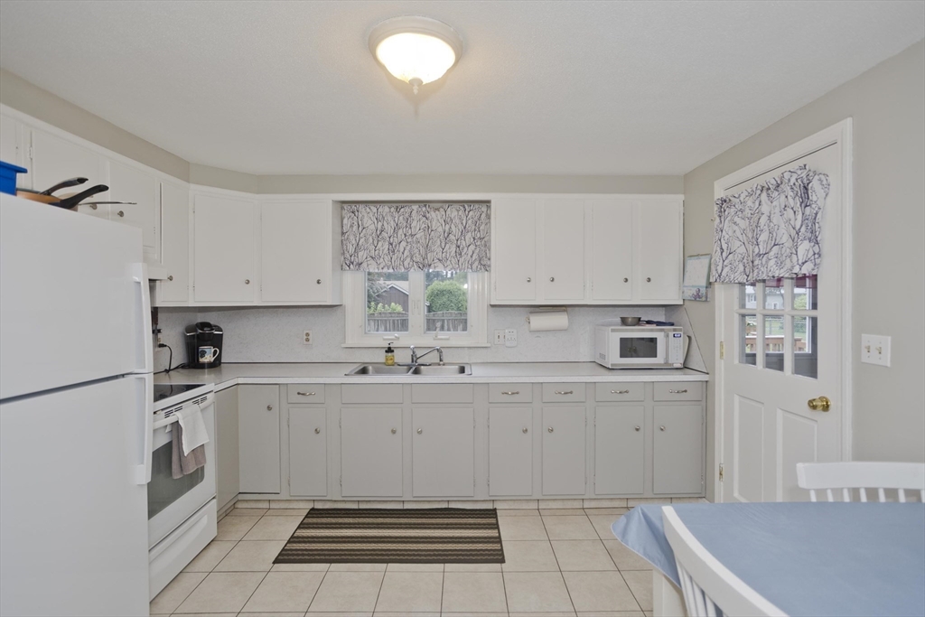 164 Barbara St Property Photo 8