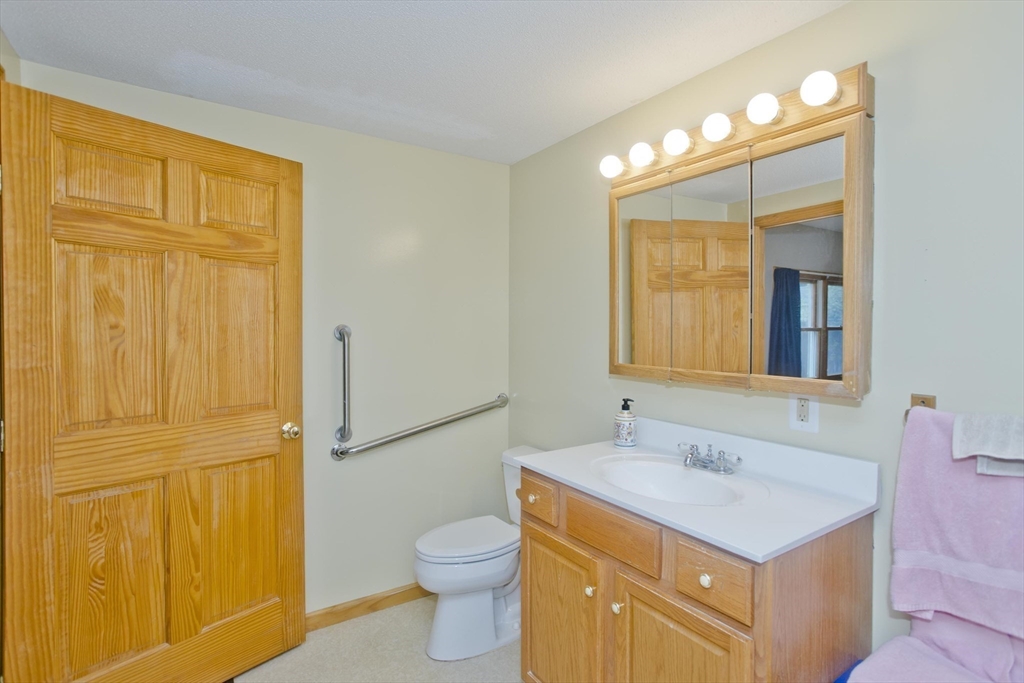 164 Barbara St Property Photo 28
