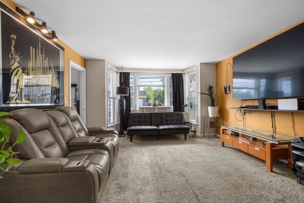 616 Centre Property Photo 9