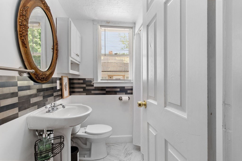 616 Centre Property Photo 11