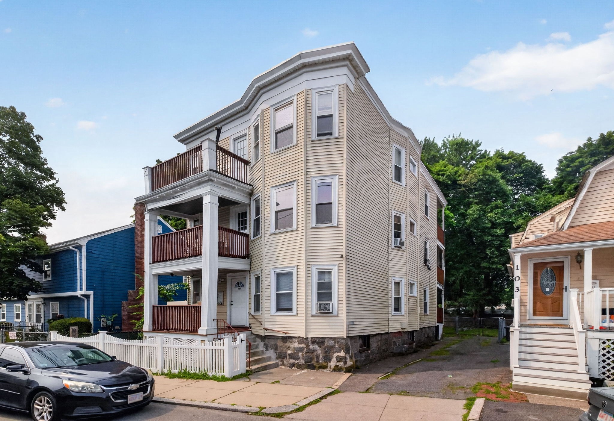 109 Capen St Property Photo 2