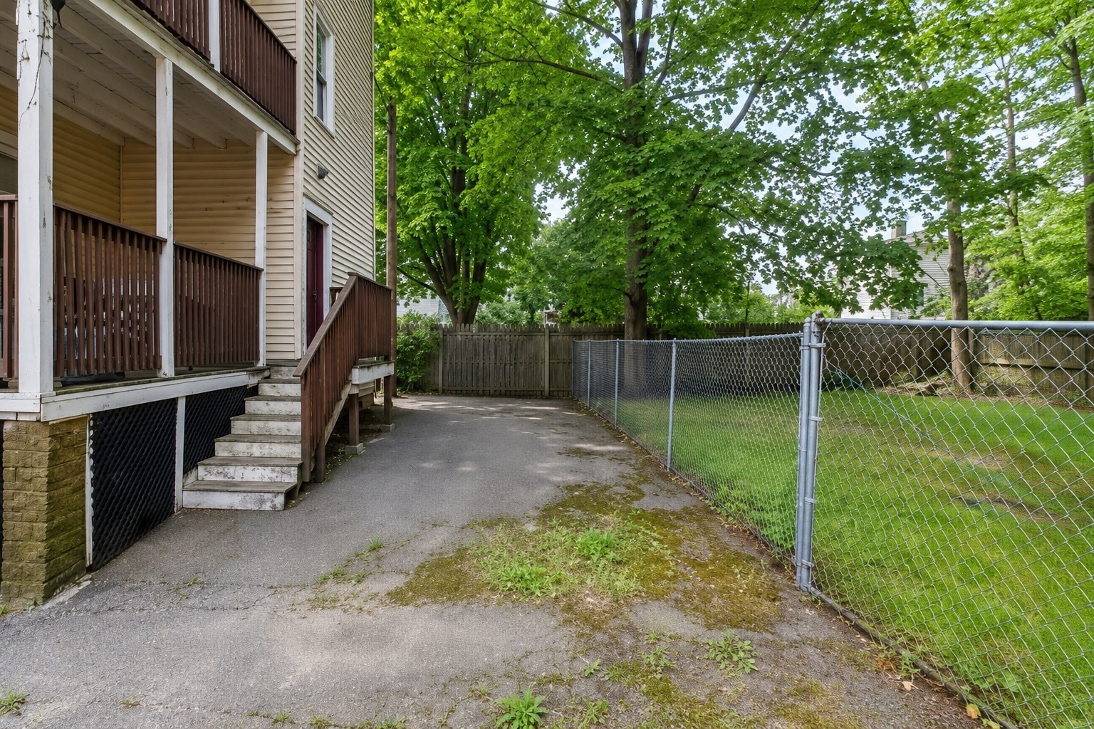109 Capen St Property Photo 4