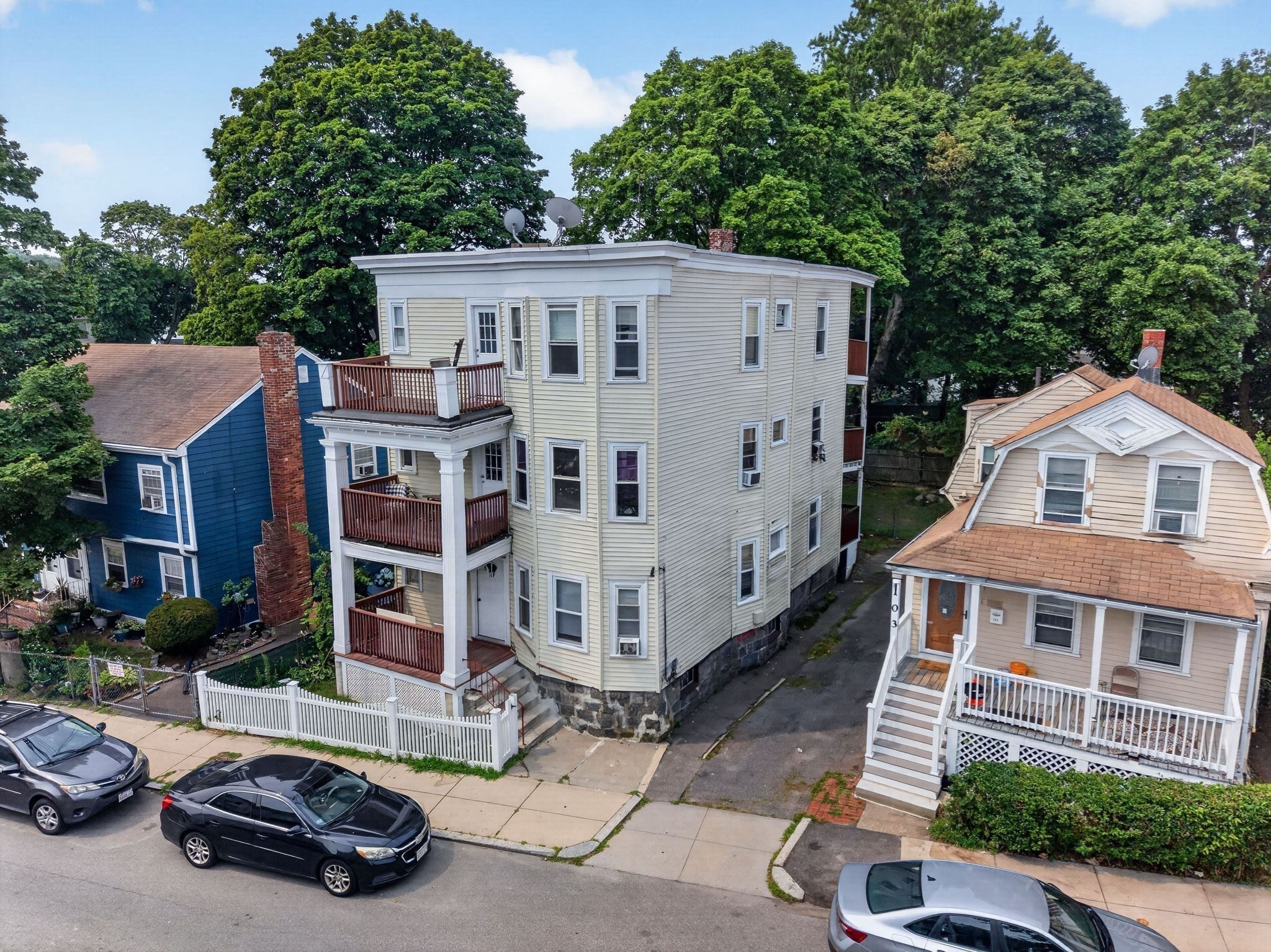 109 Capen St Property Photo 5