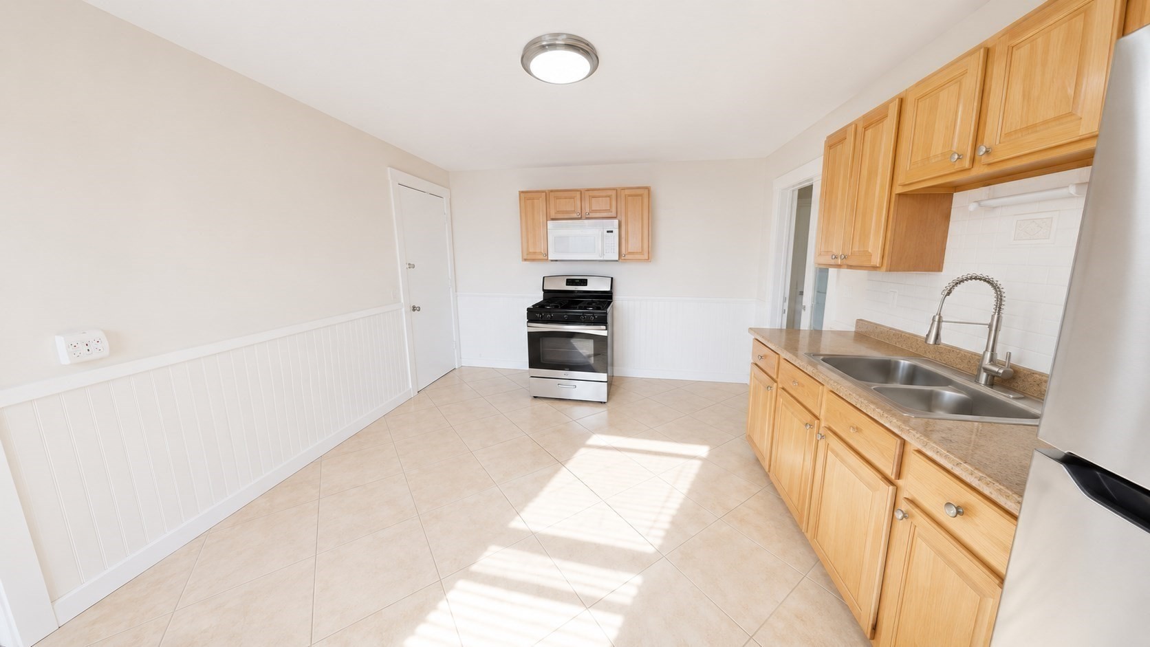 109 Capen St Property Photo 7