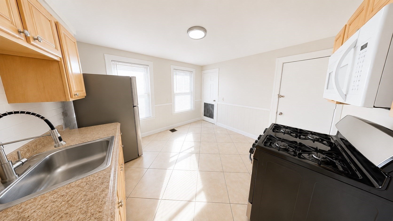 109 Capen St Property Photo 8