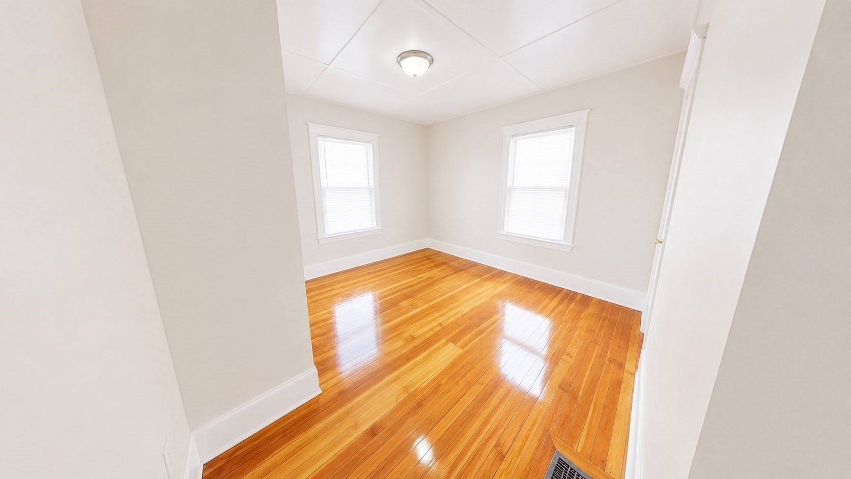 109 Capen St Property Photo 9