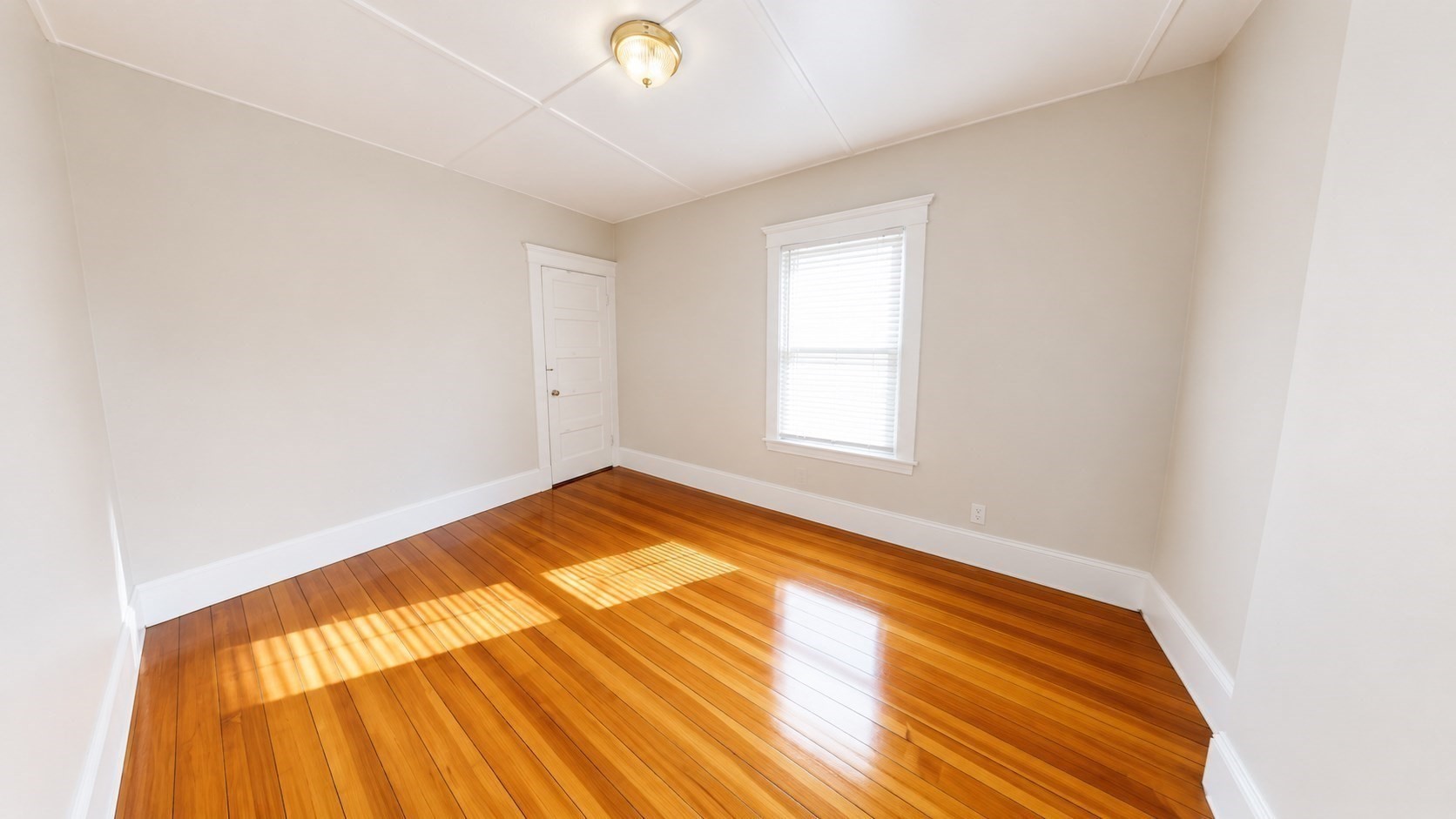 109 Capen St Property Photo 10