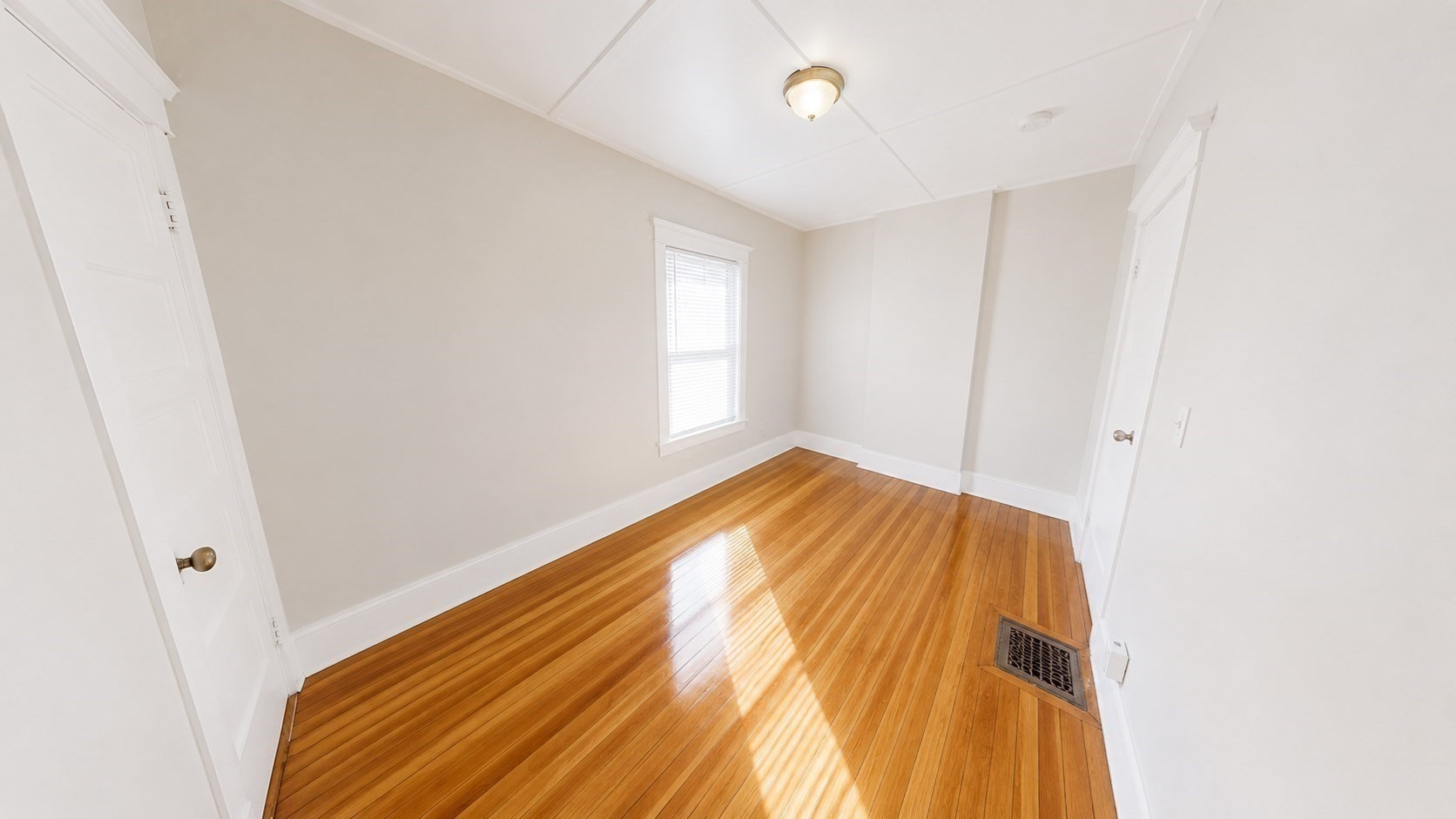 109 Capen St Property Photo 11