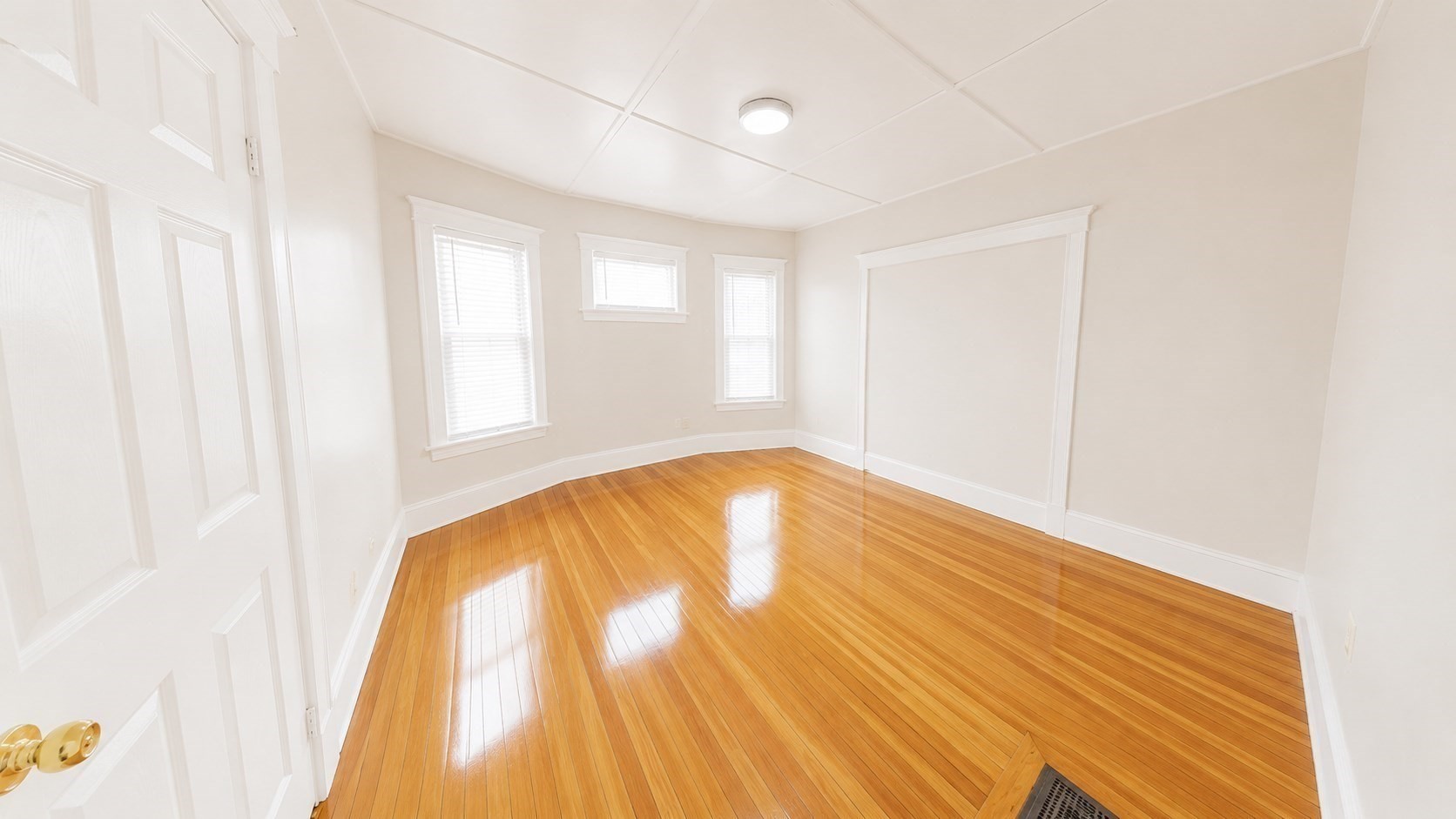 109 Capen St Property Photo 13