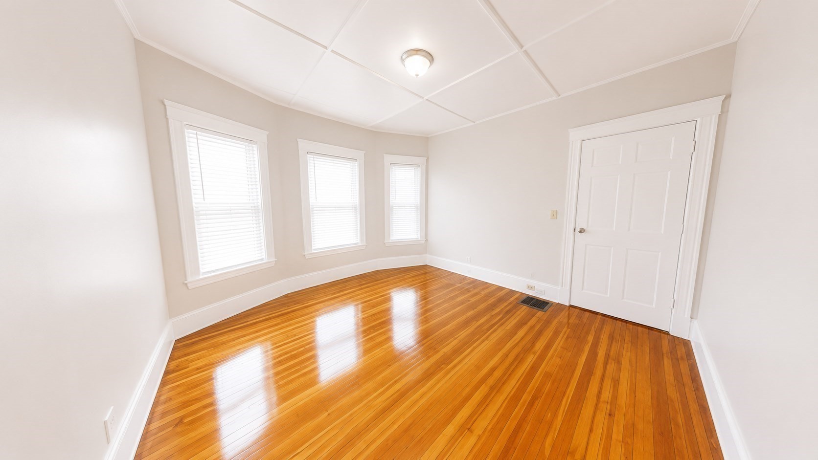 109 Capen St Property Photo 14