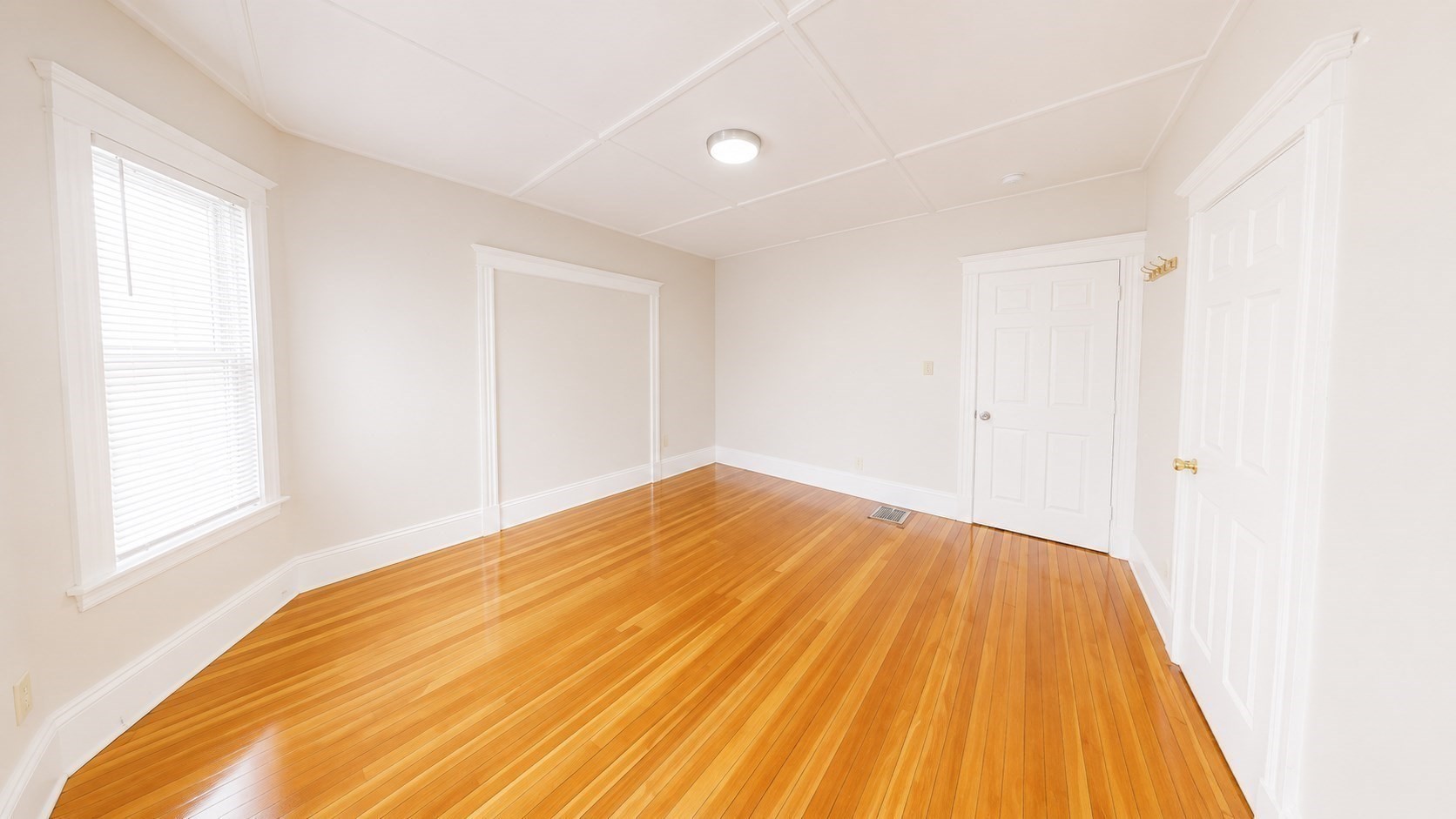 109 Capen St Property Photo 15