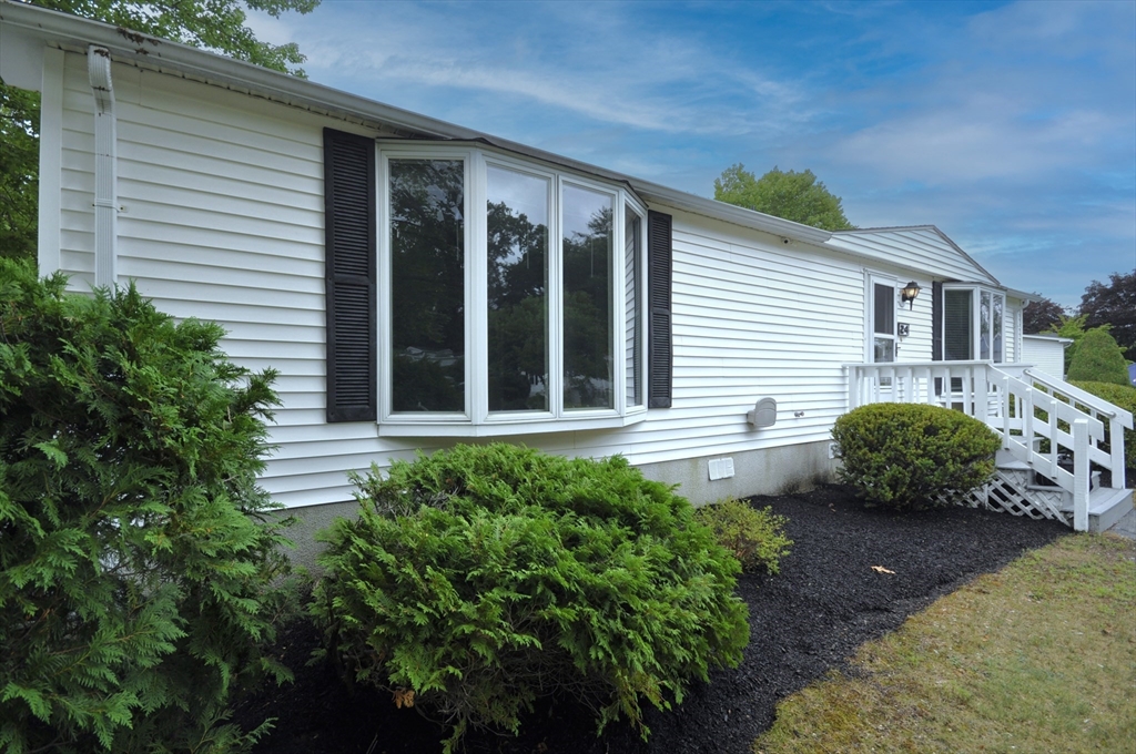 24 Leisurewoods Dr Property Photo 2