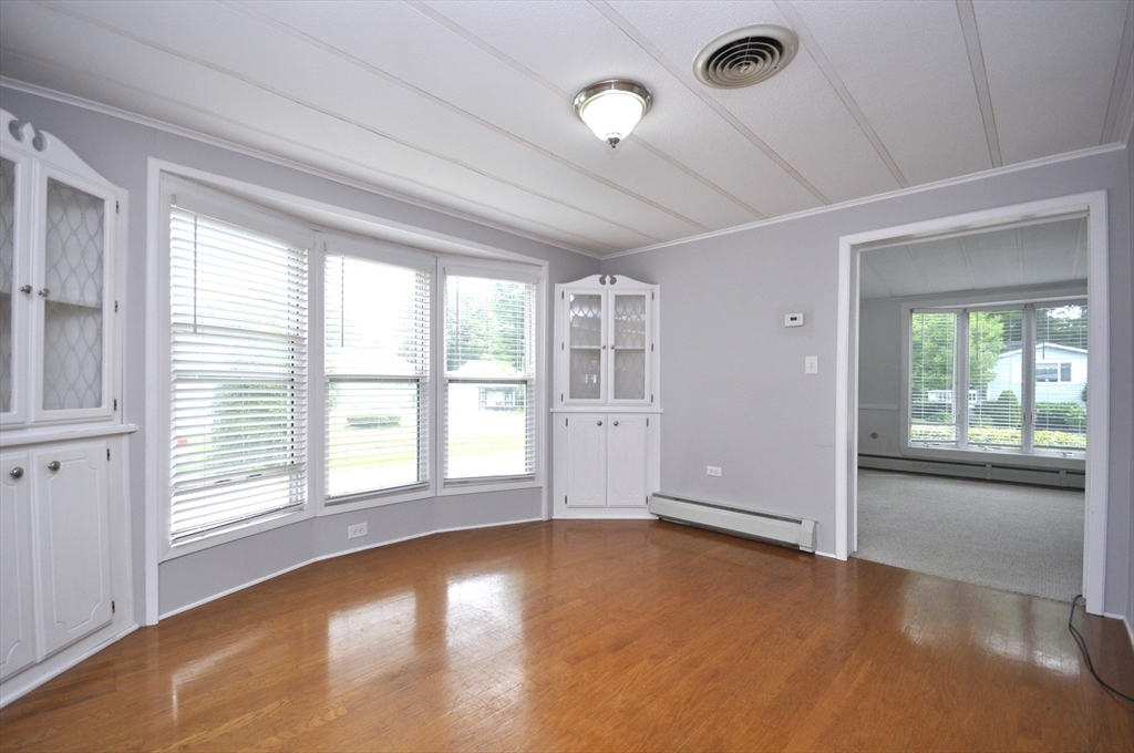 24 Leisurewoods Dr Property Photo 3