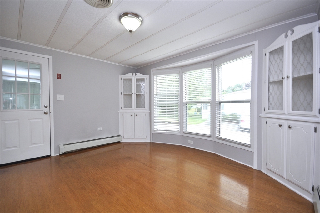 24 Leisurewoods Dr Property Photo 4