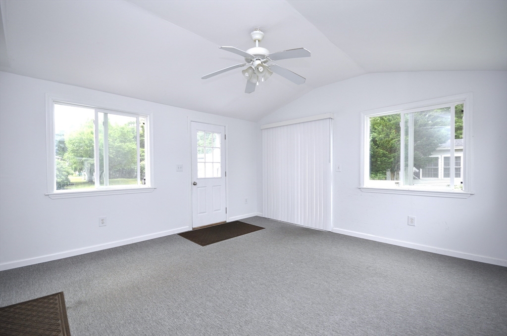 24 Leisurewoods Dr Property Photo 6
