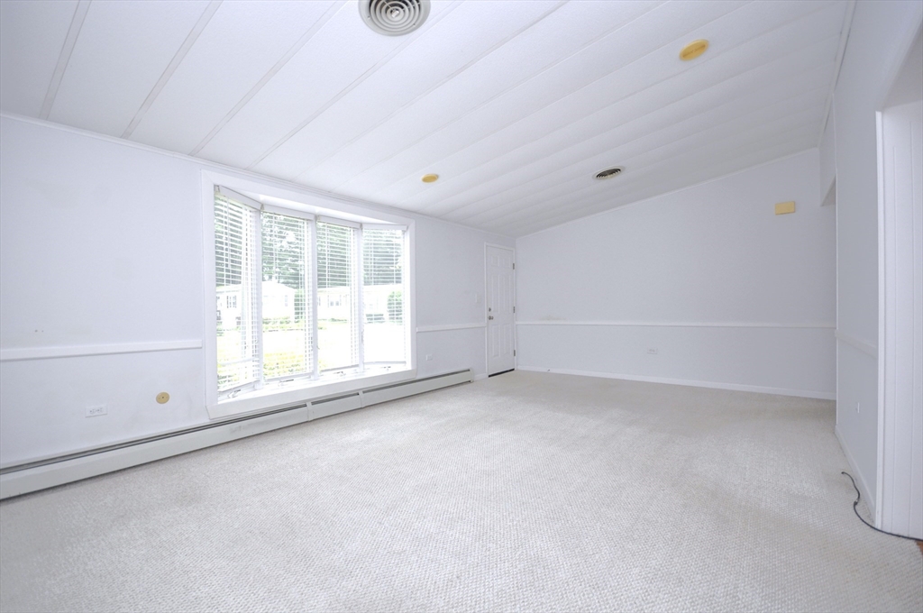 24 Leisurewoods Dr Property Photo 7