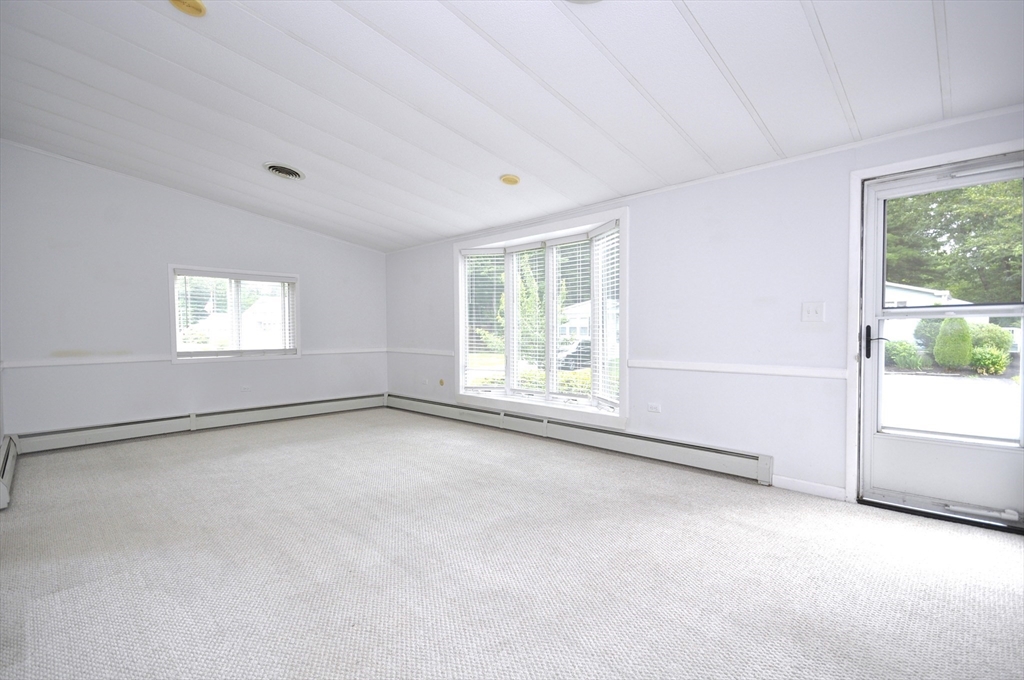 24 Leisurewoods Dr Property Photo 8