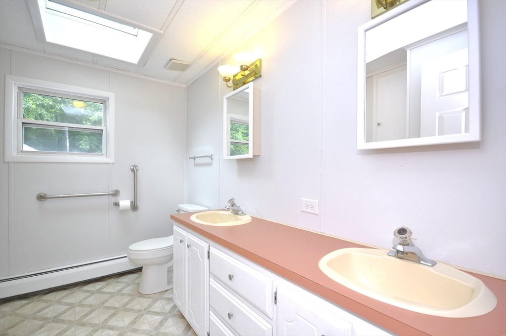 24 Leisurewoods Dr Property Photo 9