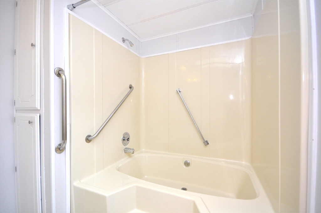 24 Leisurewoods Dr Property Photo 10
