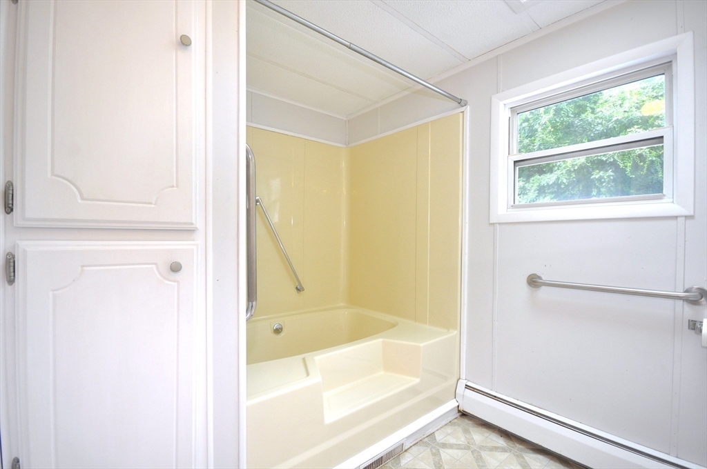 24 Leisurewoods Dr Property Photo 11