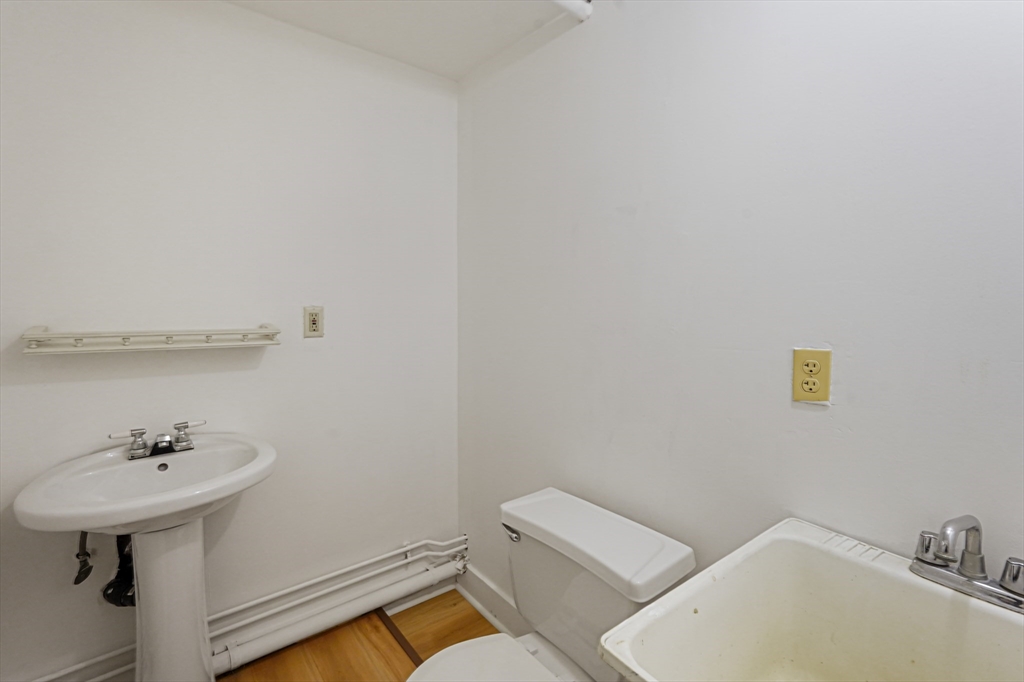 32 Worcester Property Photo 38
