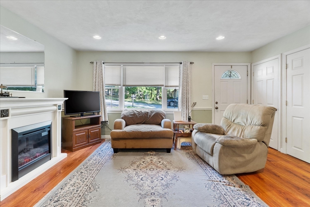 18 Evergreen Rd Property Photo 5