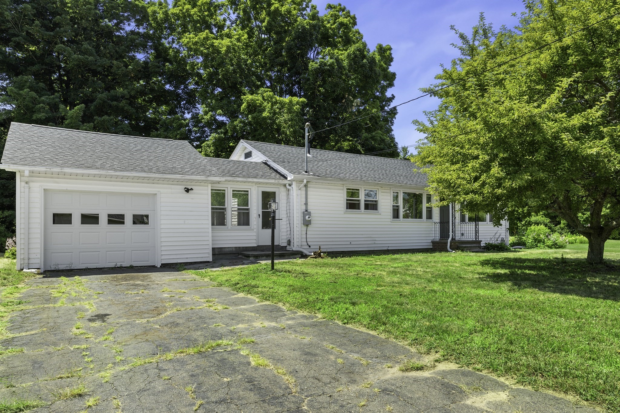 140 Everett St Property Photo 29