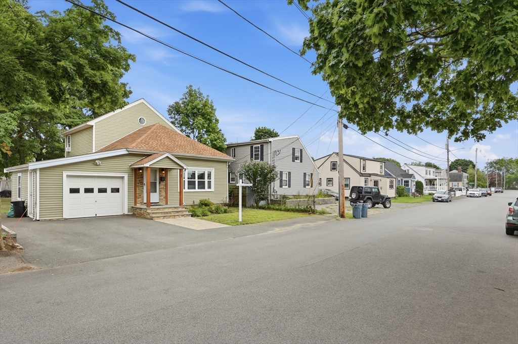 2 Cashman Rd Property Photo 2