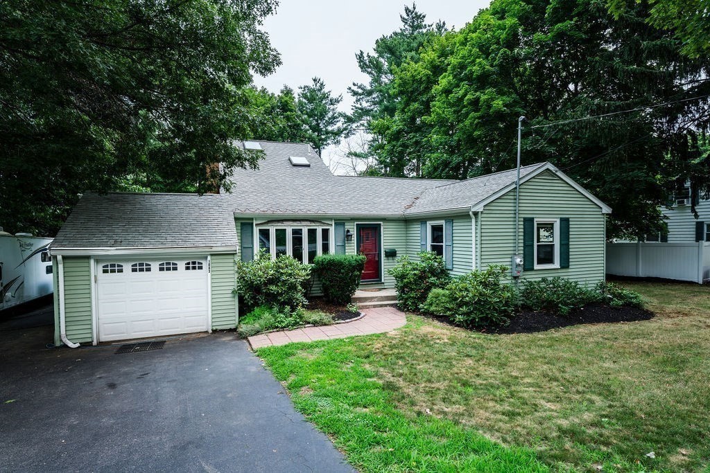 1083 Edgell Rd Property Photo 2